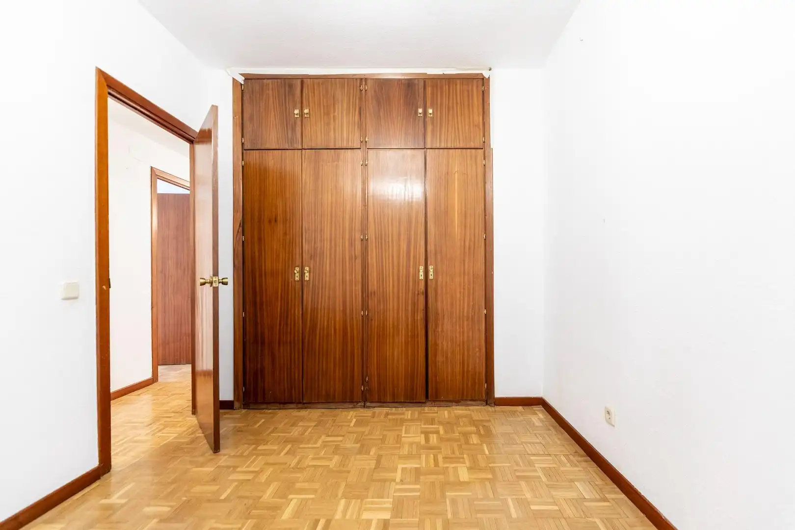 Habitación de Piso en venta en Madrid con Calefacción
