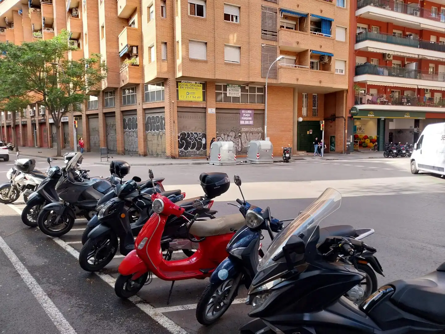 Außenansicht von Lagerraum zum Verkauf in Barcelona