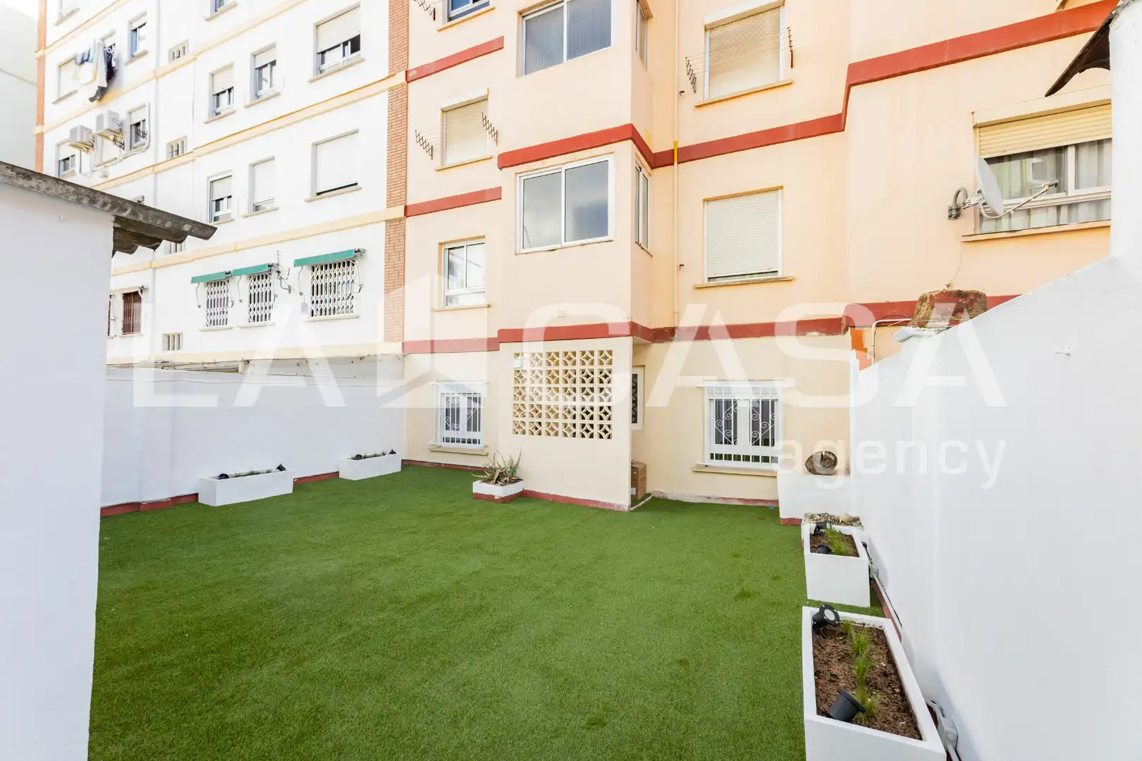 Vista exterior de Piso en venta en Valencia con Parquet, Terraza y Trastero
