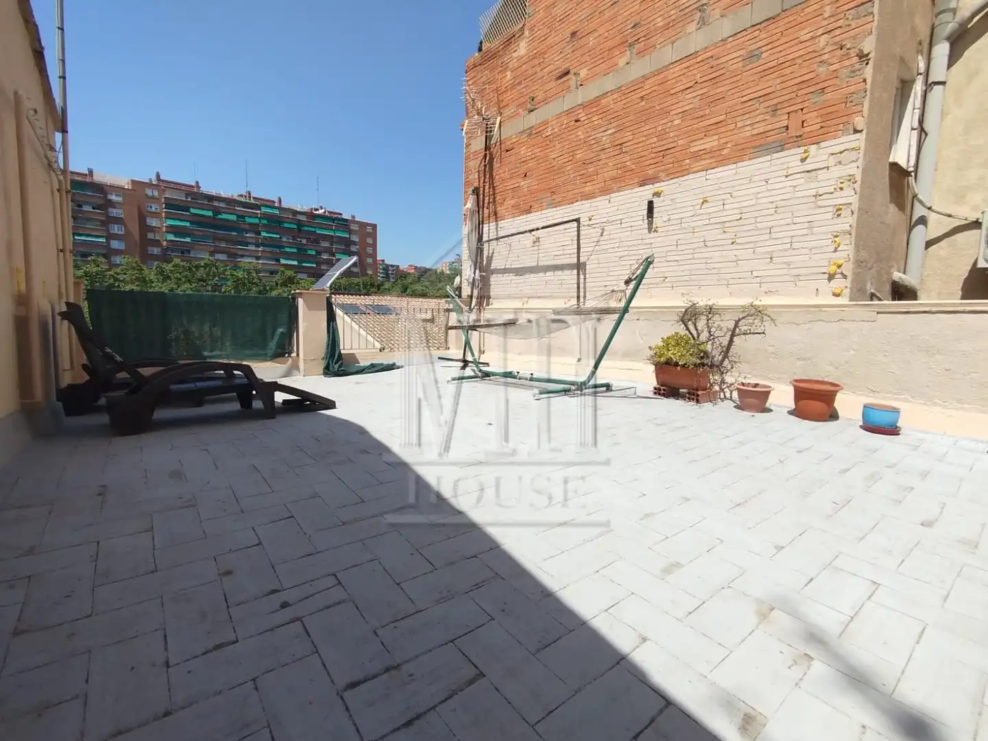 Terrasse von Einfamilien-Reihenhaus zum Verkauf in Badalona mit Klimaanlage, Heizung und Parkett