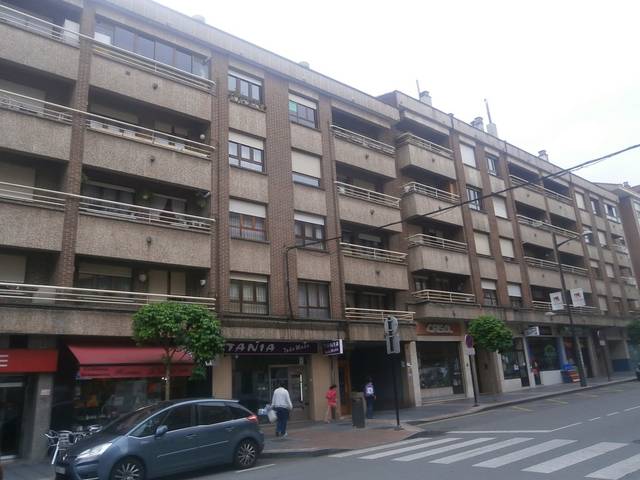 Local comercial en Alquiler en Av Oviedo Alvare (Antigua Ctra Gral) en El Berrón - La Carrera