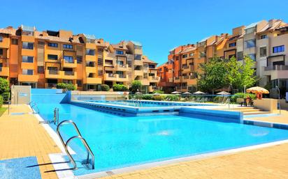 Piscina de Pis en venda en Sotogrande amb Aire condicionat, Terrassa i Piscina comunitària