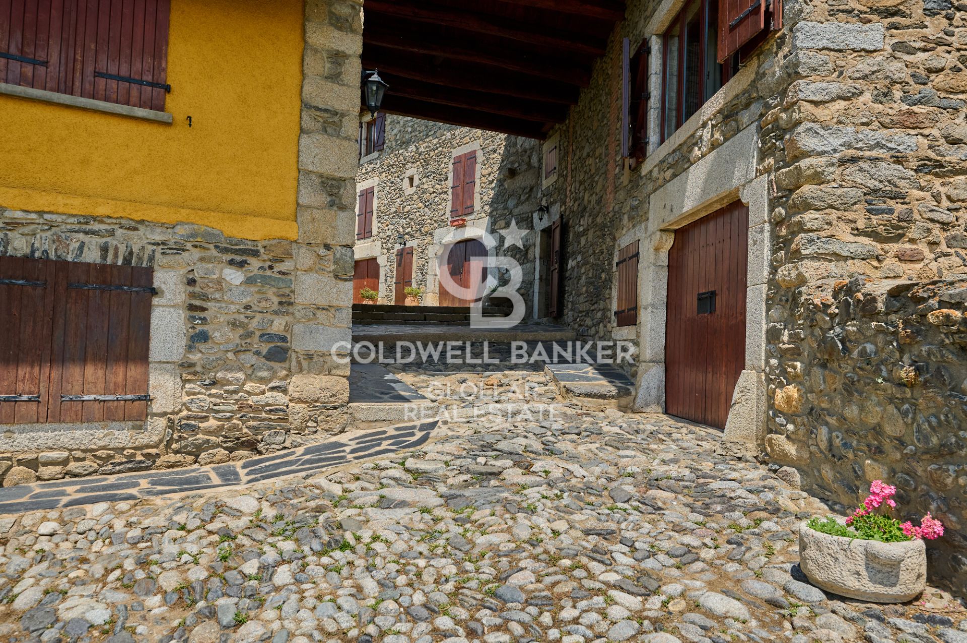 Vista exterior de Dúplex en venta en Angoustrine  -  Villeneuve - des - Escaldes con Calefacción y Parquet