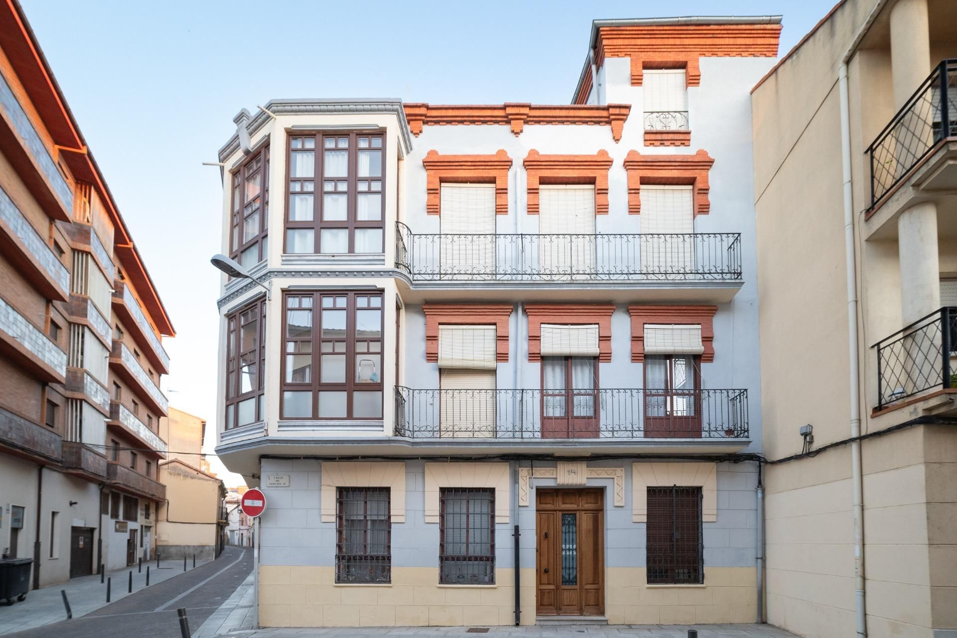 Vista exterior de Pis per a compartir en Zamora Capital  amb Calefacció i Balcó
