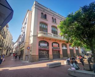 Vista exterior de Edifici en venda en Terrassa