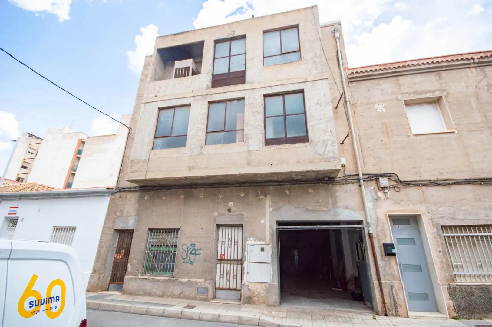 Vista exterior de Edificio en venta en Elda