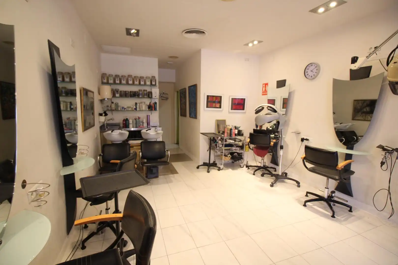 Commercial properties for sale in Alicante / Alacant  with Air Conditioner, Terrace and Furnished
