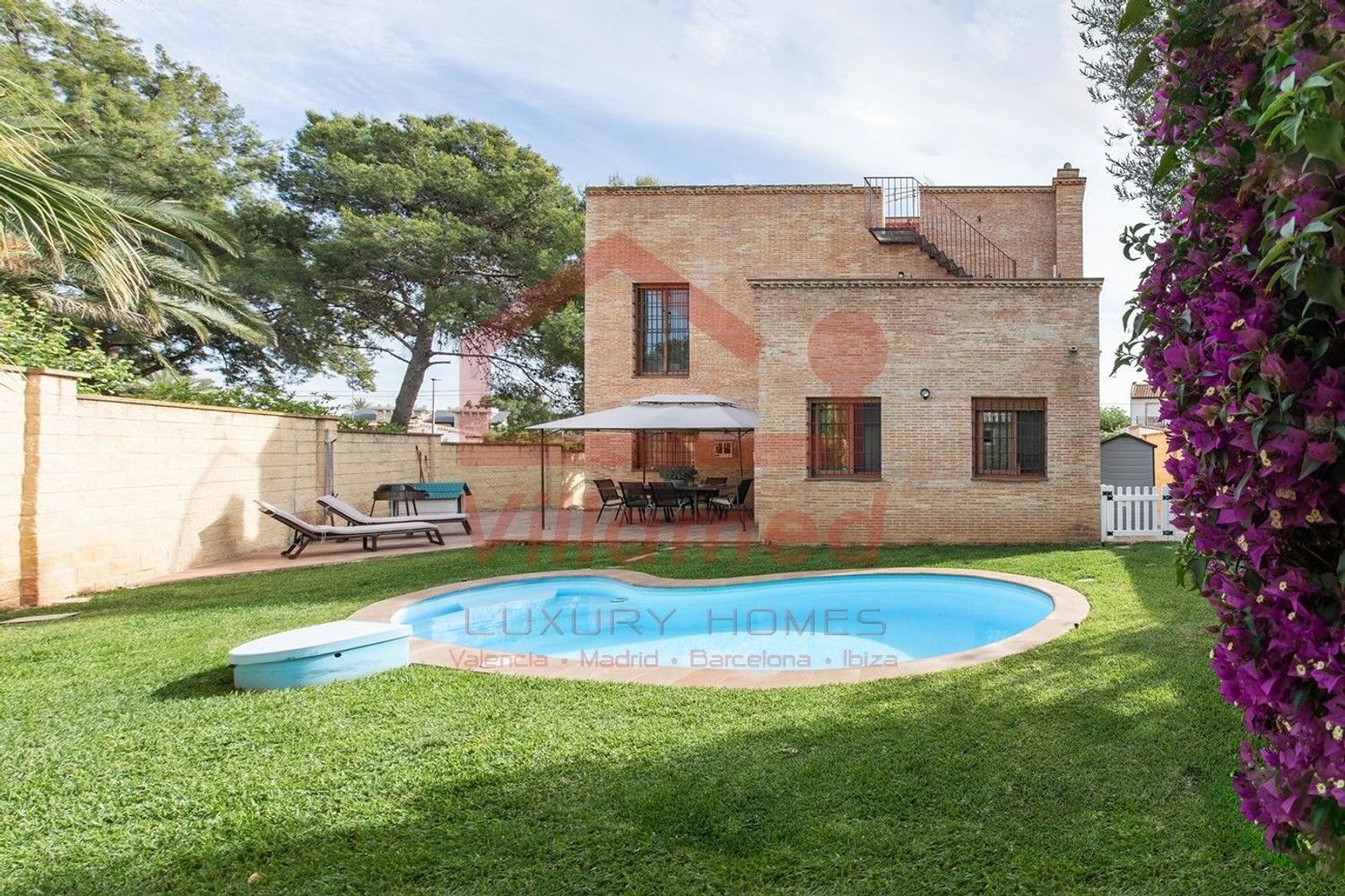 Außenansicht von Haus oder Chalet zum Verkauf in L'Eliana mit Klimaanlage, Privatgarten und Terrasse