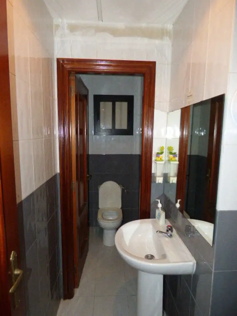 Bany de Local en venda en Badajoz amb Aire condicionat