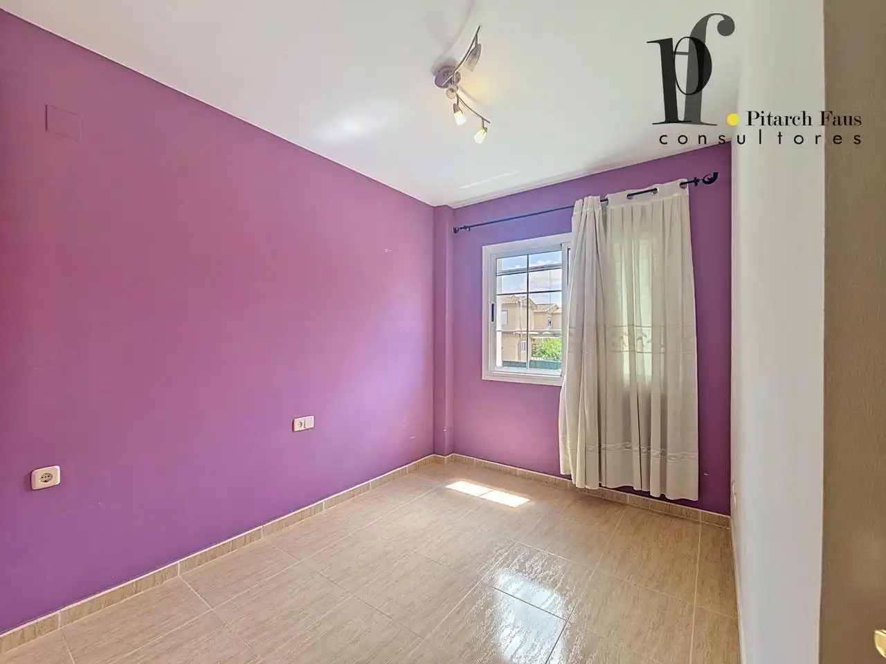 Habitación de Casa o chalet en venta en La Pobla de Vallbona con Aire acondicionado, Calefacción y Jardín privado