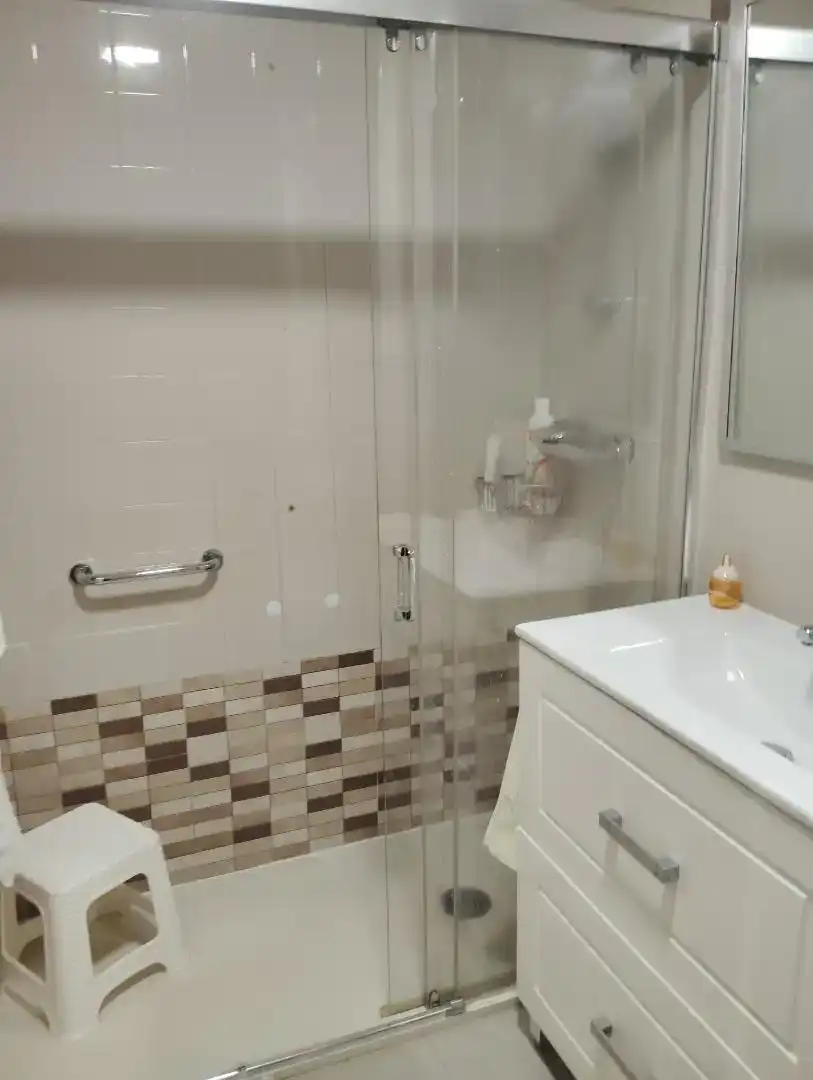 Badezimmer von Wohnung zur Miete in Lugo mit Privatgarten, Abstellraum und Möbliert