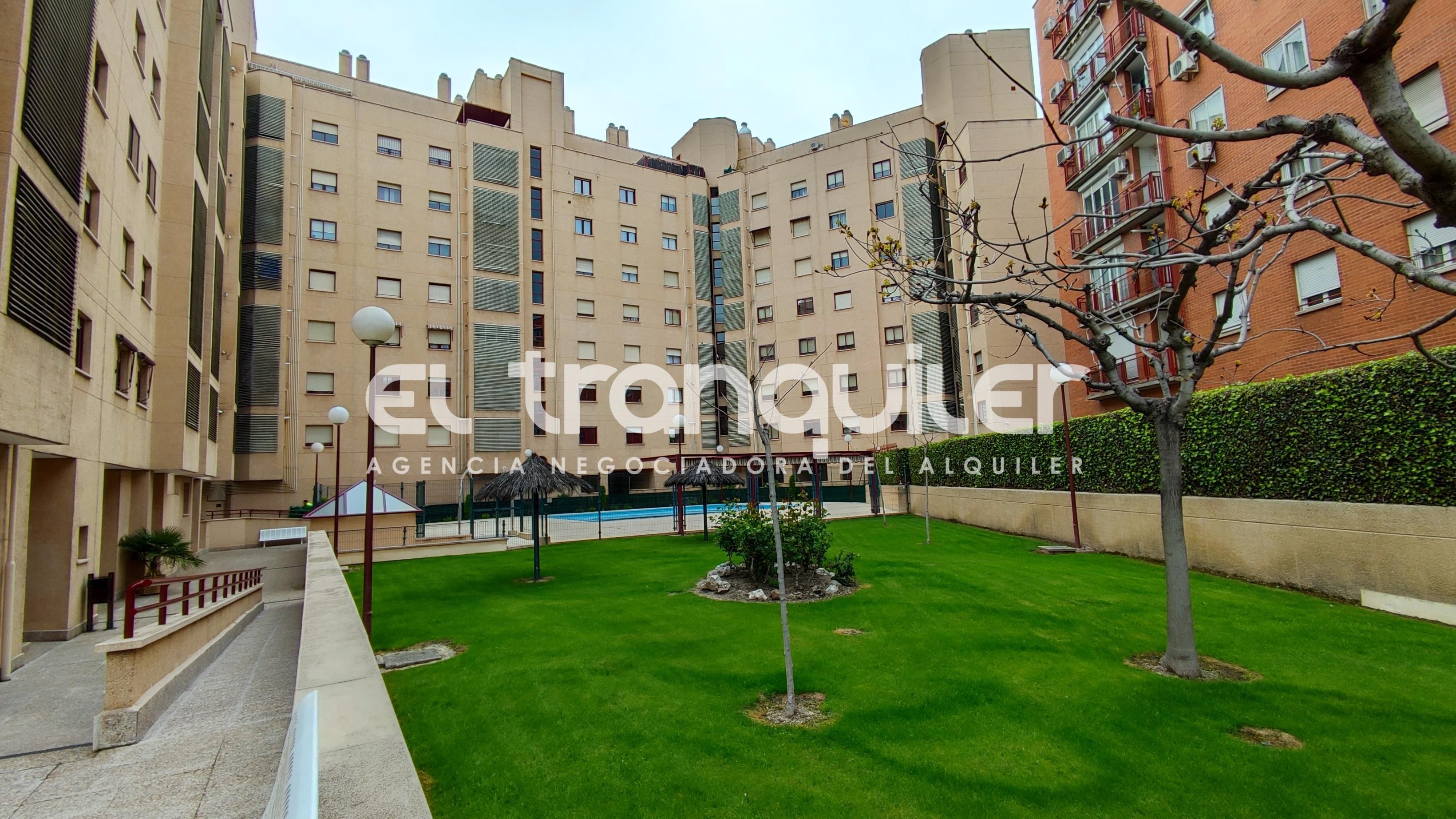 Exterior view of Flat to rent in  Madrid Capital  with Air Conditioner, Parquet flooring and Storage room