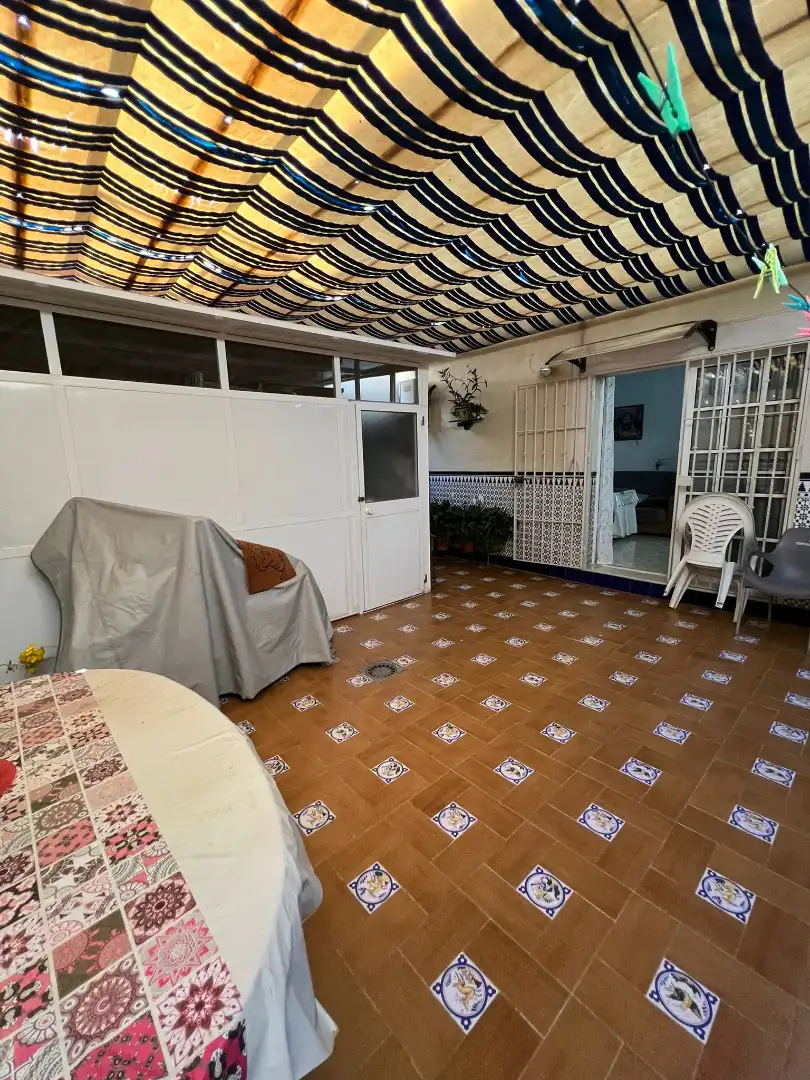 Terrasse von Einfamilien-Reihenhaus zum Verkauf in La Rinconada mit Klimaanlage, Abstellraum und Balkon
