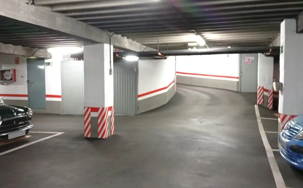 Parkplatz von Garage zum Verkauf in Oviedo 