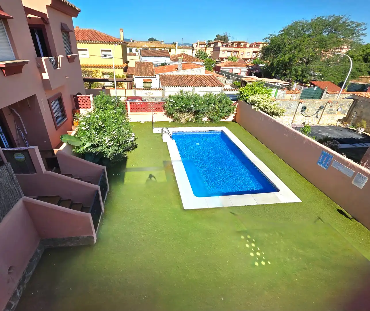 Piscina de Dúplex en venda en Algeciras amb Terrassa, Traster i Piscina comunitària