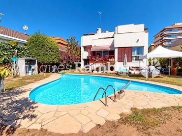 House with balcony for sale in El Poble Sec