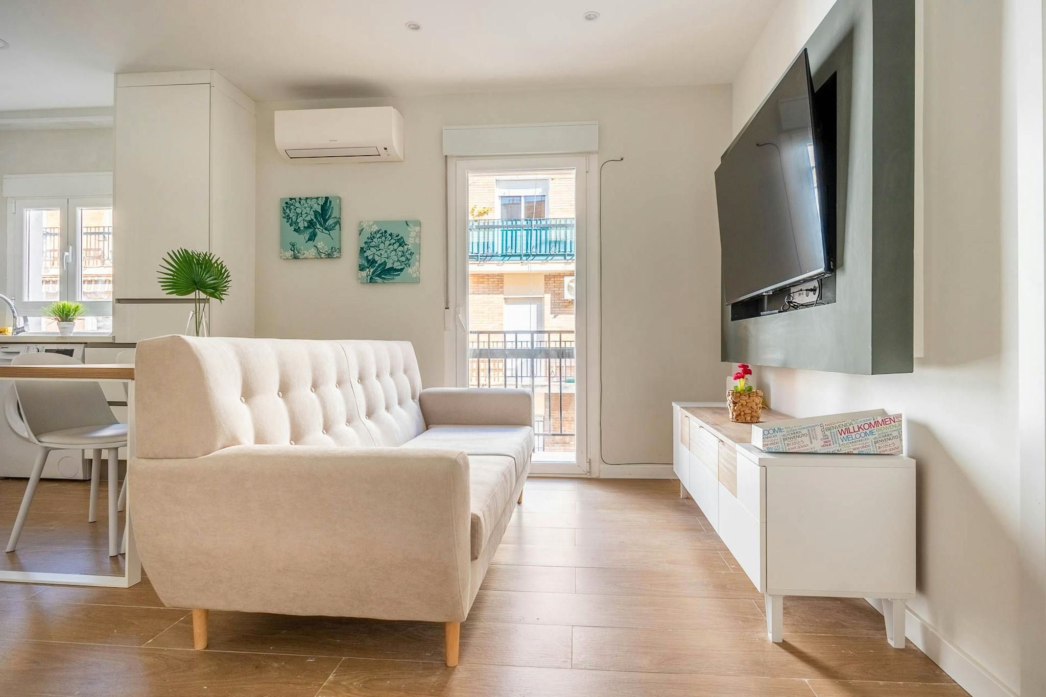 Living room of Flat to rent in  Sevilla Capital  with Air Conditioner, Heating and Furnished