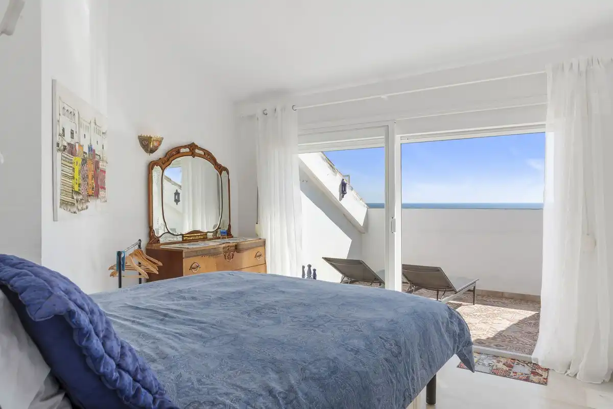 Dormitori de Casa adosada en venda en Marbella amb Aire condicionat, Jardí privat i Terrassa
