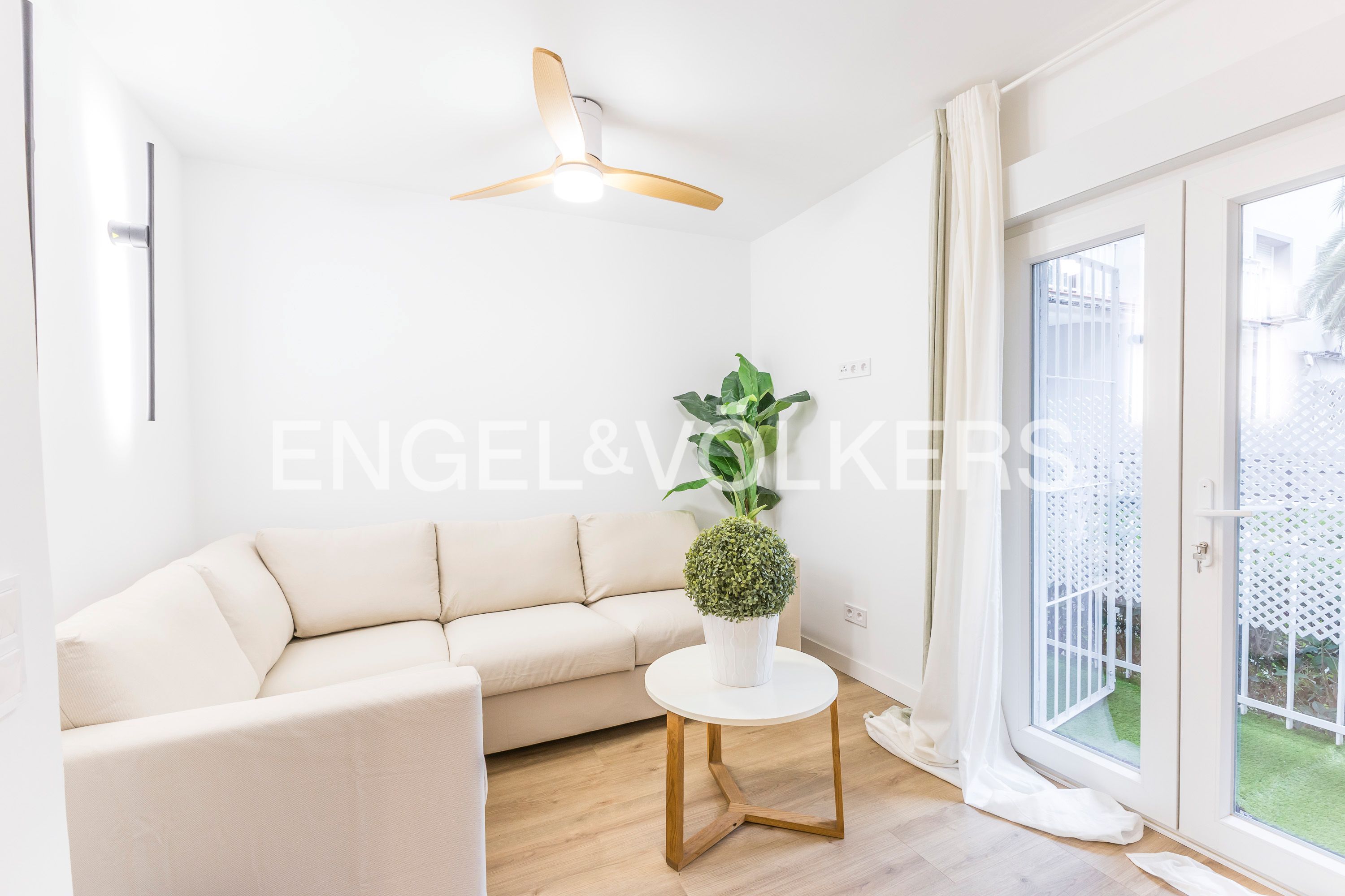 Living room of Apartment for sale in  Madrid Capital  with Air Conditioner, Heating and Parquet flooring
