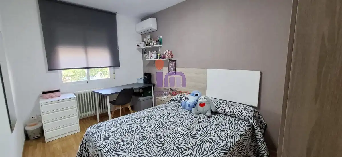 Habitación de Casa adosada en venta en Valdepeñas con Aire acondicionado, Calefacción y Piscina comunitaria