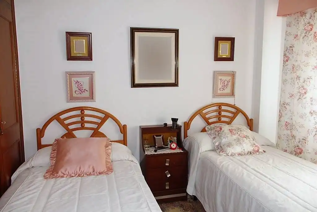 Dormitori de Casa adosada en venda en Coria amb Jardí privat i Balcó