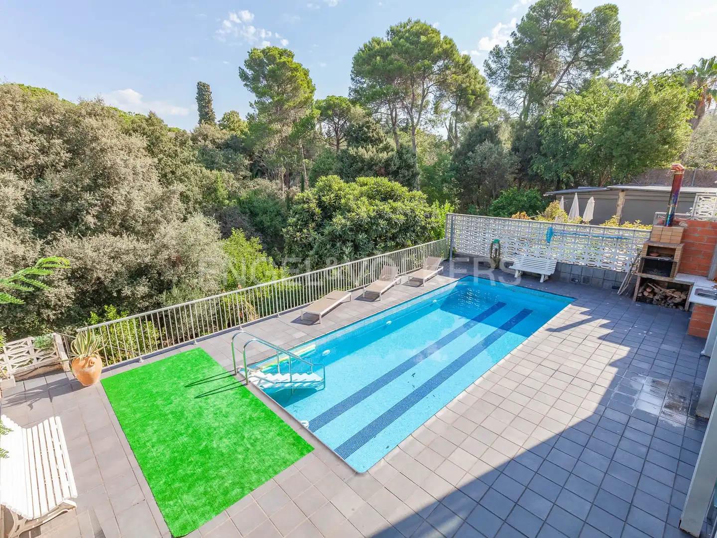 Swimming pool of Houses for sale in Sant Cugat del Vallès  with Air Conditioner, Heating and Private garden