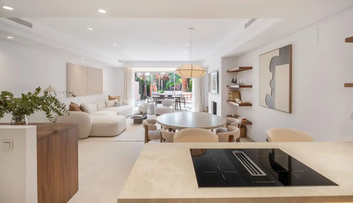 Sala d'estar de Casa o xalet de lloguer en Marbella amb Aire condicionat, Jardí privat i Piscina