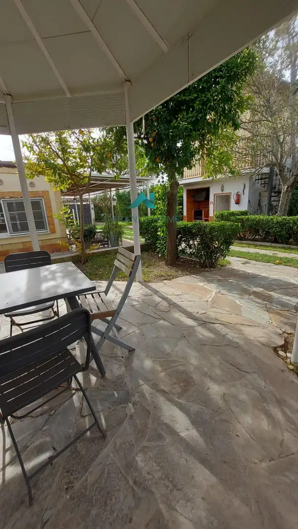 Jardí de Casa o xalet en venda en Dos Hermanas amb Aire condicionat, Jardí privat i Traster