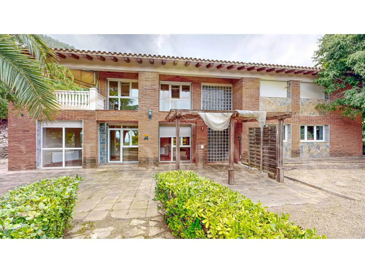 Vista exterior de Casa o xalet en venda en Corbera de Llobregat amb Aire condicionat, Calefacció i Jardí privat