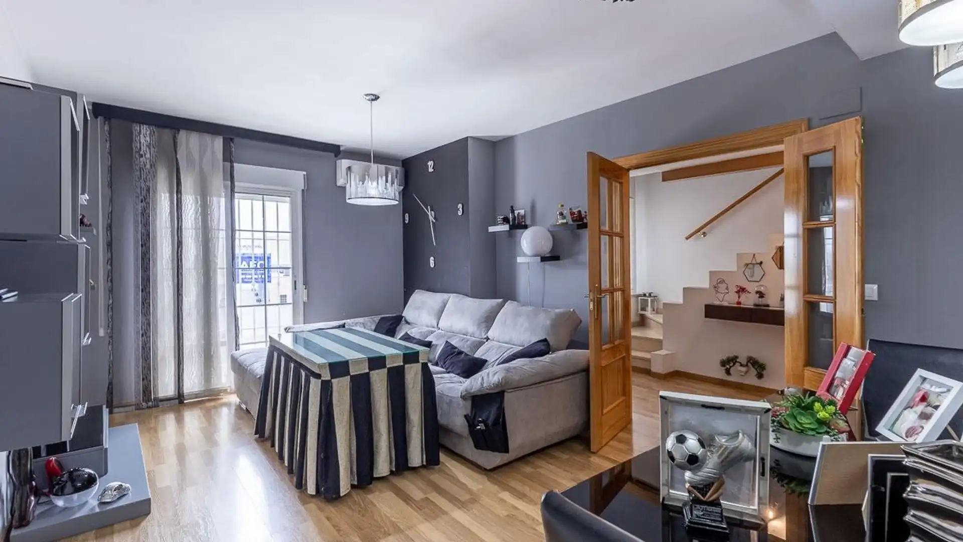 Sala d'estar de Casa adosada en venda en Vegas del Genil amb Aire condicionat, Terrassa i Traster