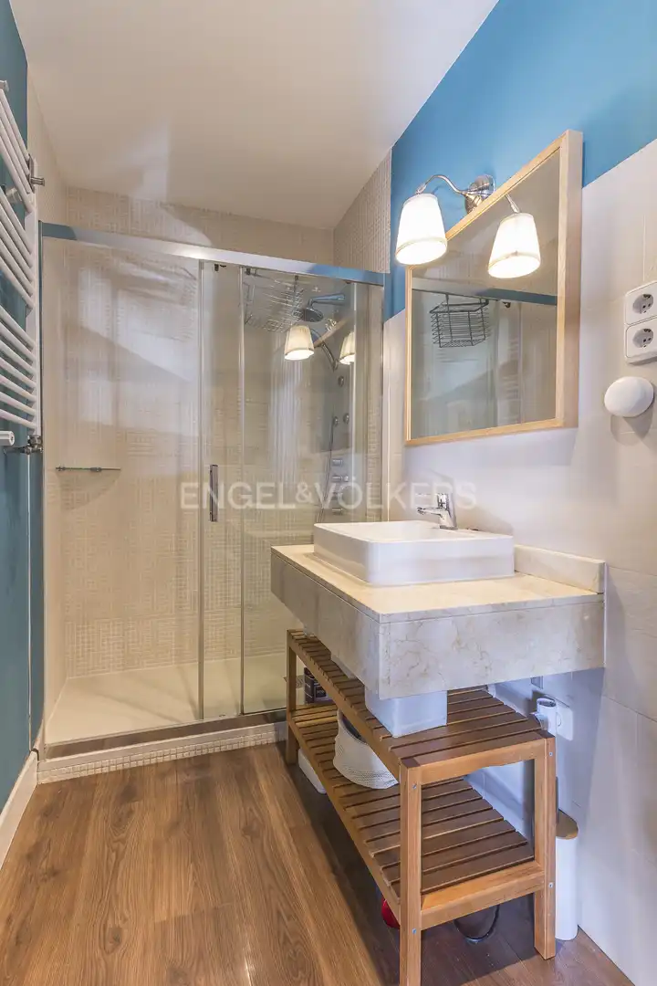 Bathroom of Flat for rent in Madrid  with Air Conditioner and Heating