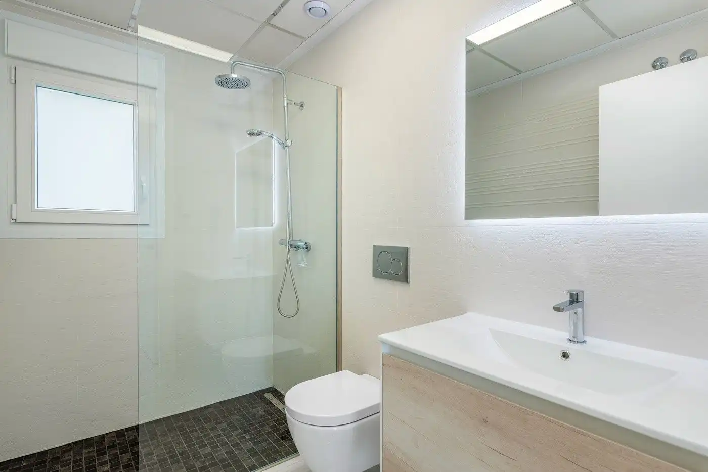 Bathroom of Houses for sale in San Bartolomé  with Swimming Pool and Community pool