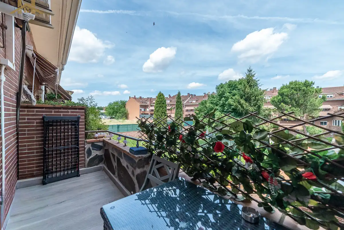 Terrasse von Maisonette zum Verkauf in Sevilla la Nueva mit Klimaanlage, Terrasse und Abstellraum