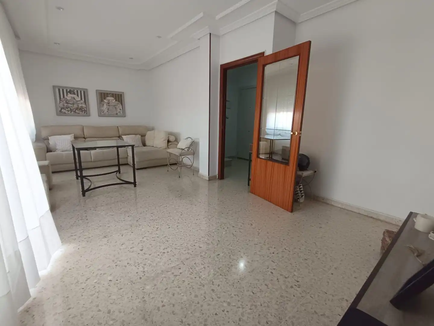 Sala d'estar de Casa adosada en venda en Córdoba amb Aire condicionat, Traster i Moblat