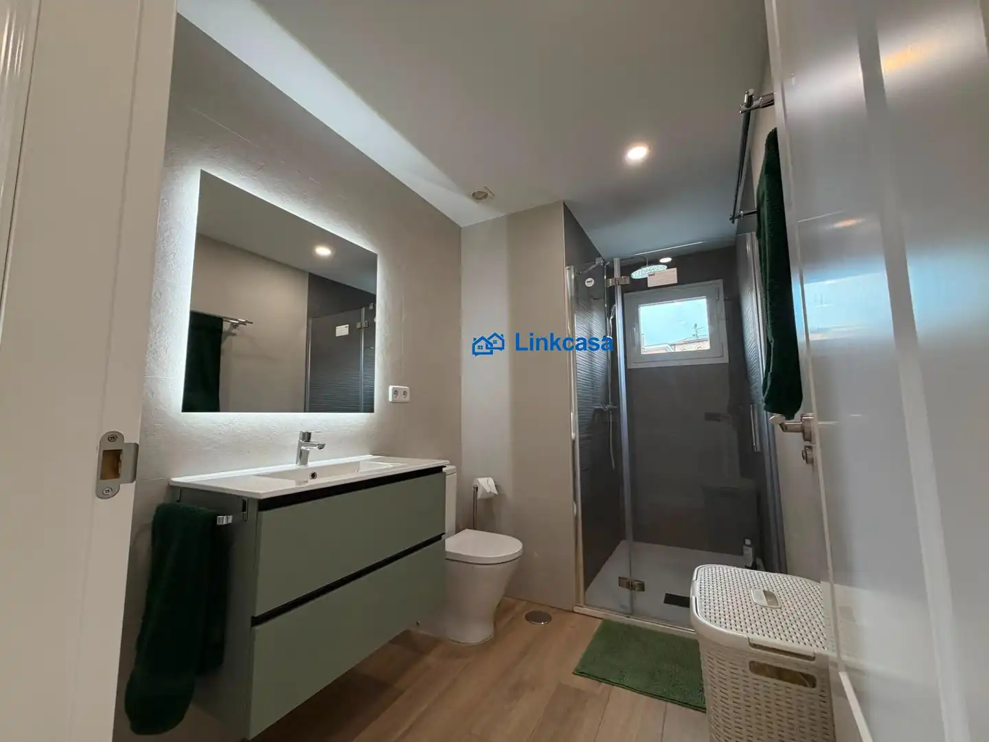 Baño de Casa o chalet en venta en Navas del Rey con Calefacción, Jardín privado y Terraza