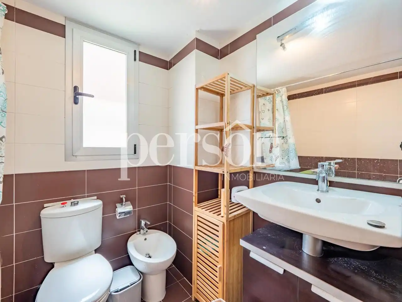 Bathroom of Flat for rent in Valencia  with Air Conditioner, Balcony and Community pool