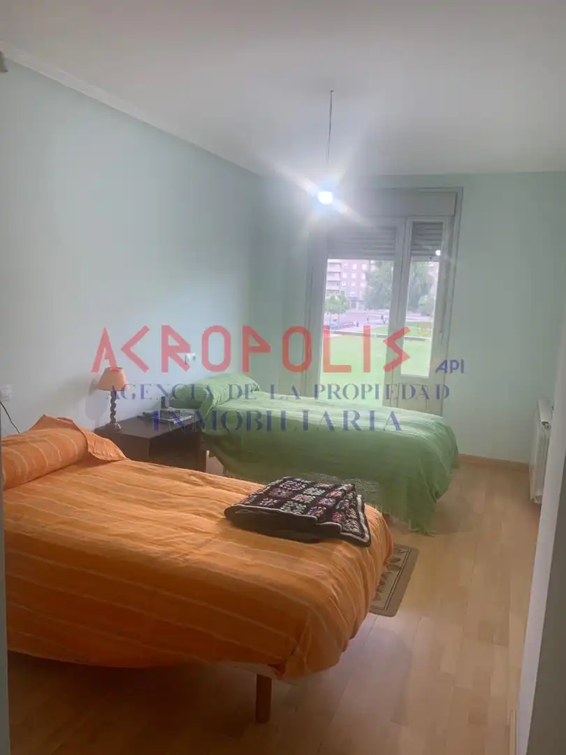 Habitación de Piso de alquiler en León Capital  con Amueblado