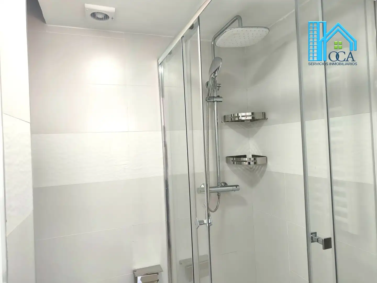 Baño de Piso en venta en Móstoles con Aire acondicionado, Jardín privado y Piscina comunitaria