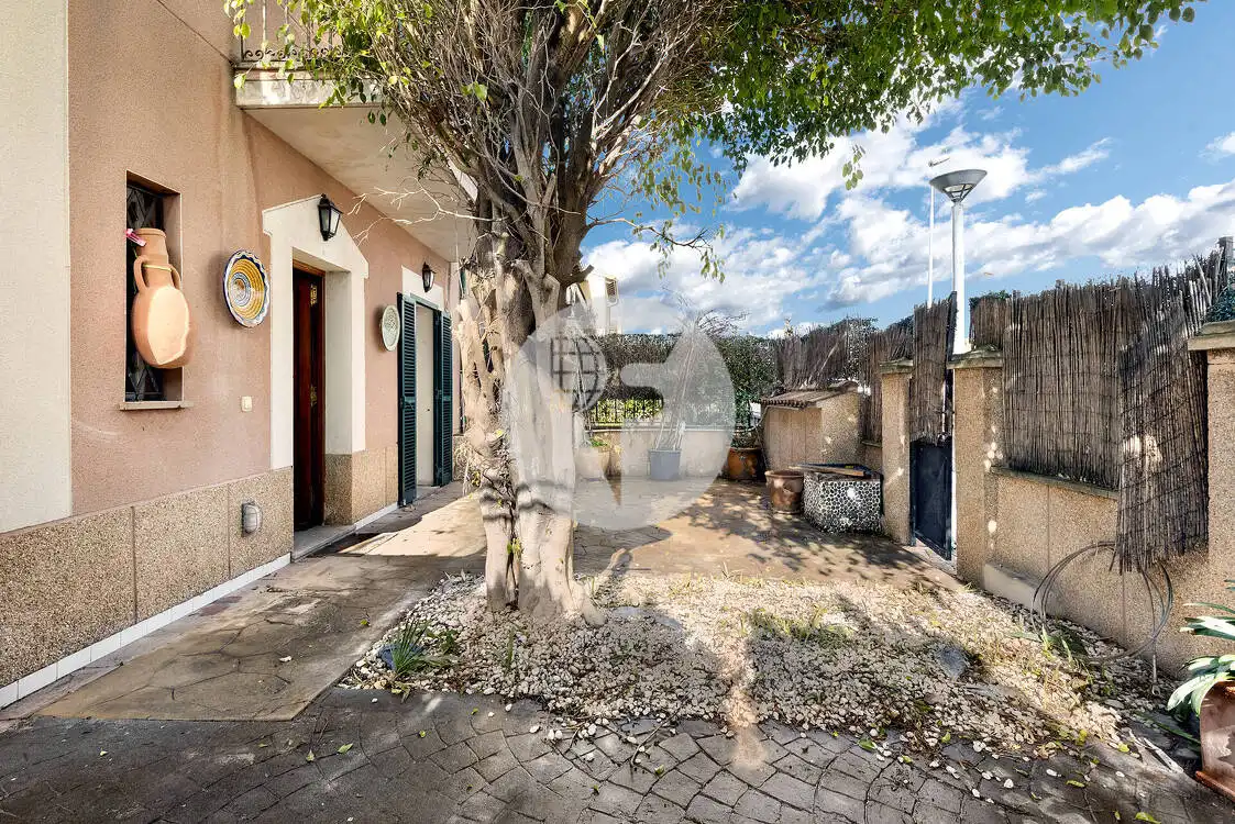 Außenansicht von Einfamilien-Reihenhaus zum Verkauf in Alcúdia mit Terrasse, Schwimmbad und Balkon