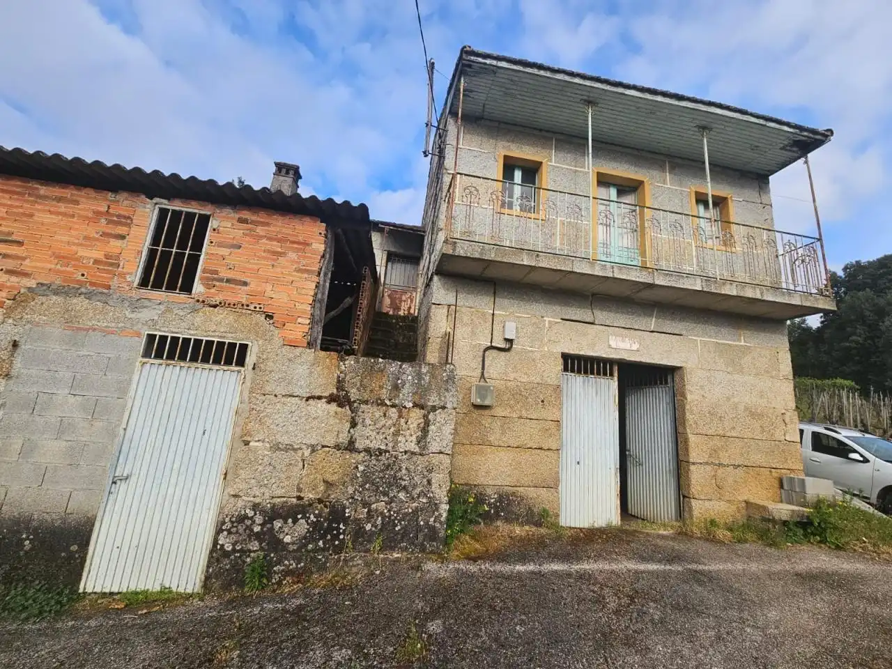 Houses for sale in Toén