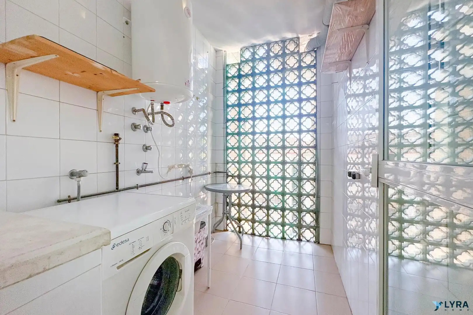 Kitchen of Flat for rent in Tomares  with Balcony and Community pool