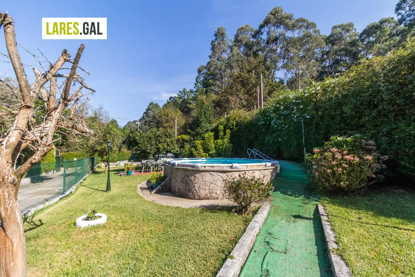 Piscina de Casa o xalet en venda en Cangas  amb Calefacció, Terrassa i Traster