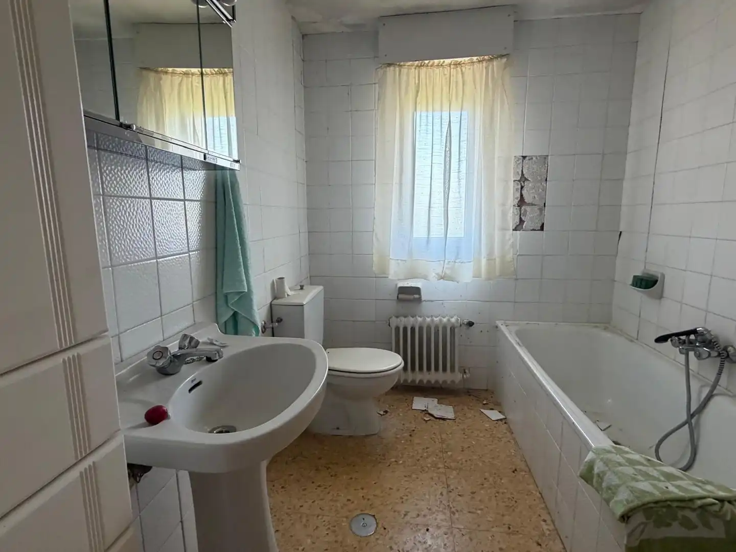 Bathroom of Flat for sale in Aguilafuente  with Heating