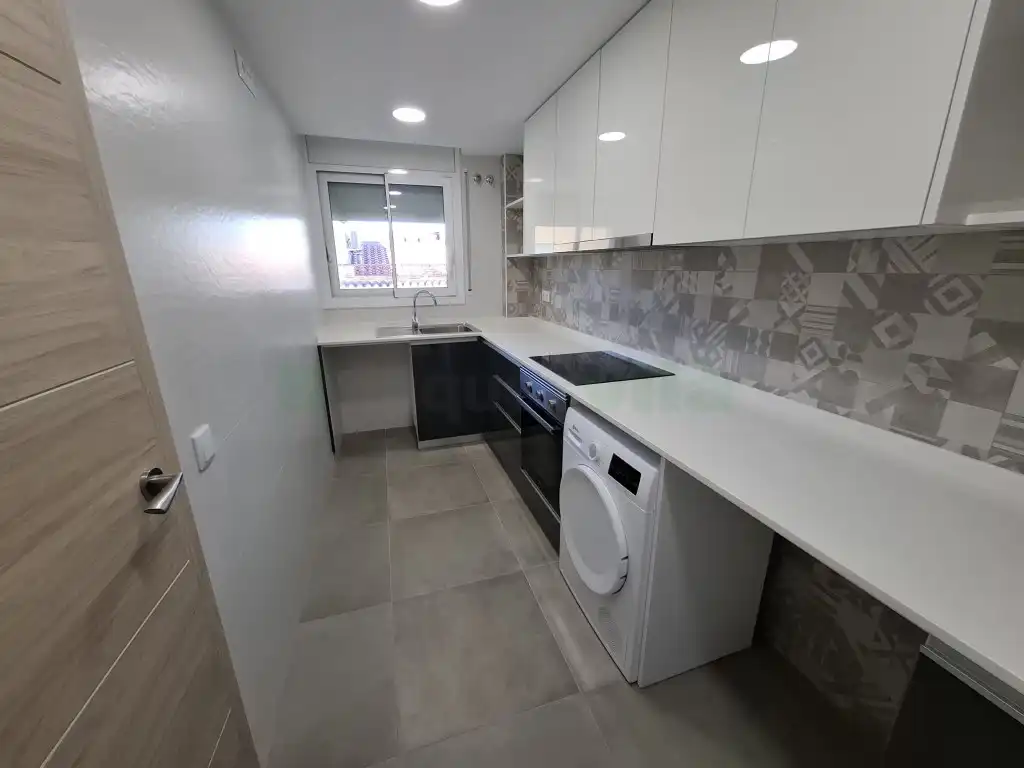 Cocina de Dúplex de alquiler en Malgrat de Mar con Lavadora y Balcón
