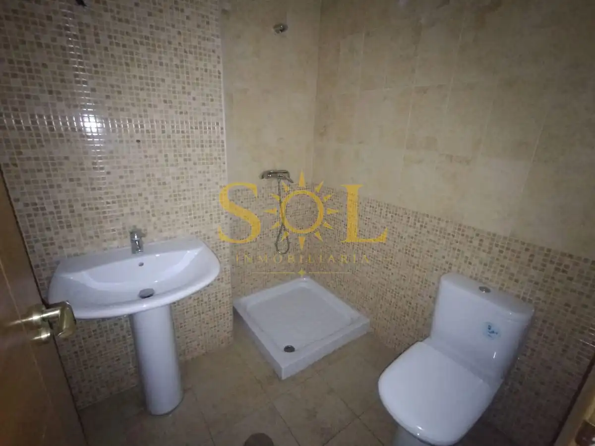 Bathroom of Flat for sale in Valencia de Don Juan  with Heating and Terrace