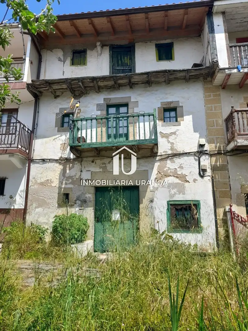 Casa amb jardí en venda a Lendagua
