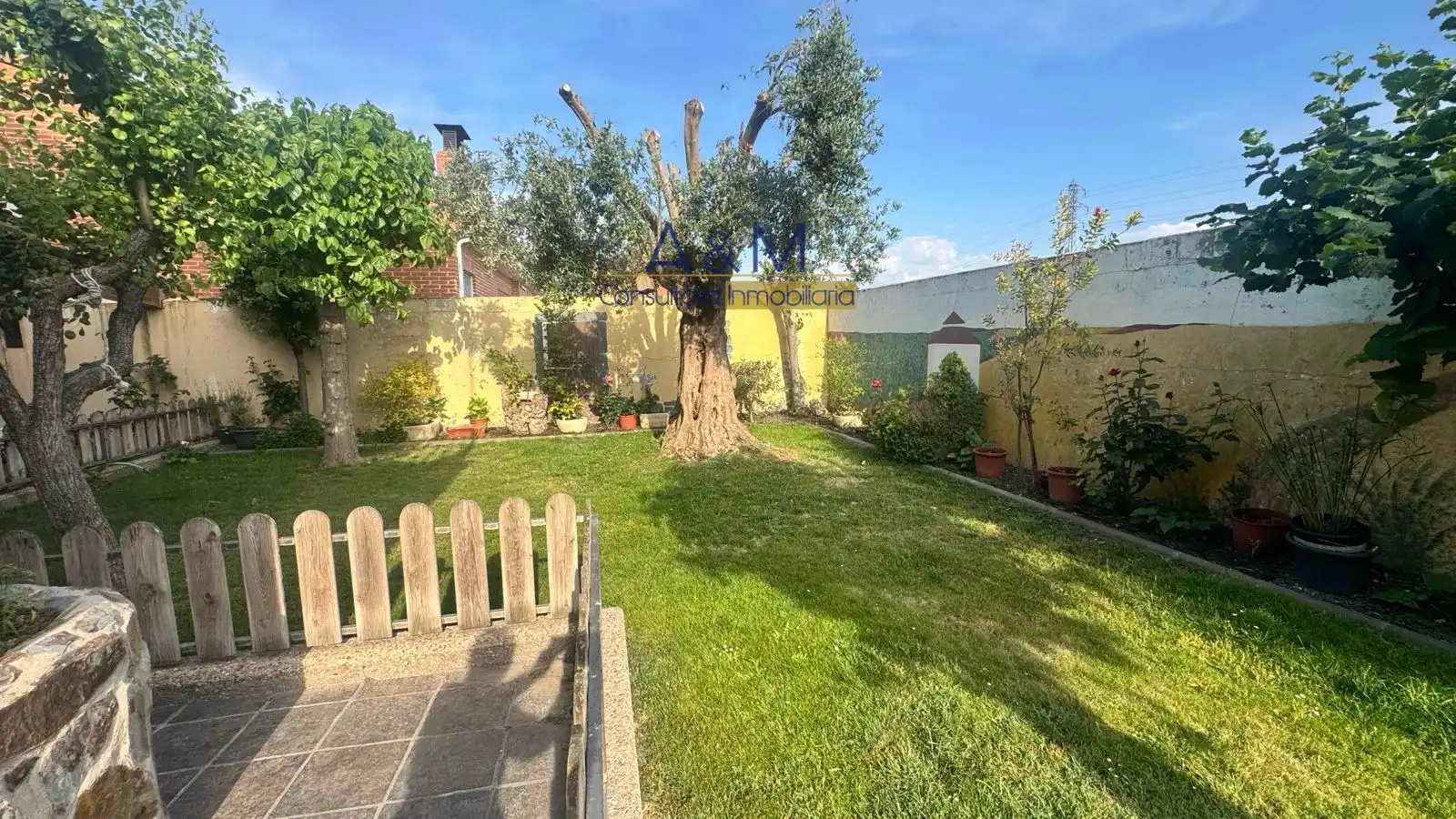 Garden of Houses for sale in Santovenia de Pisuerga  with Air Conditioner, Heating and Terrace