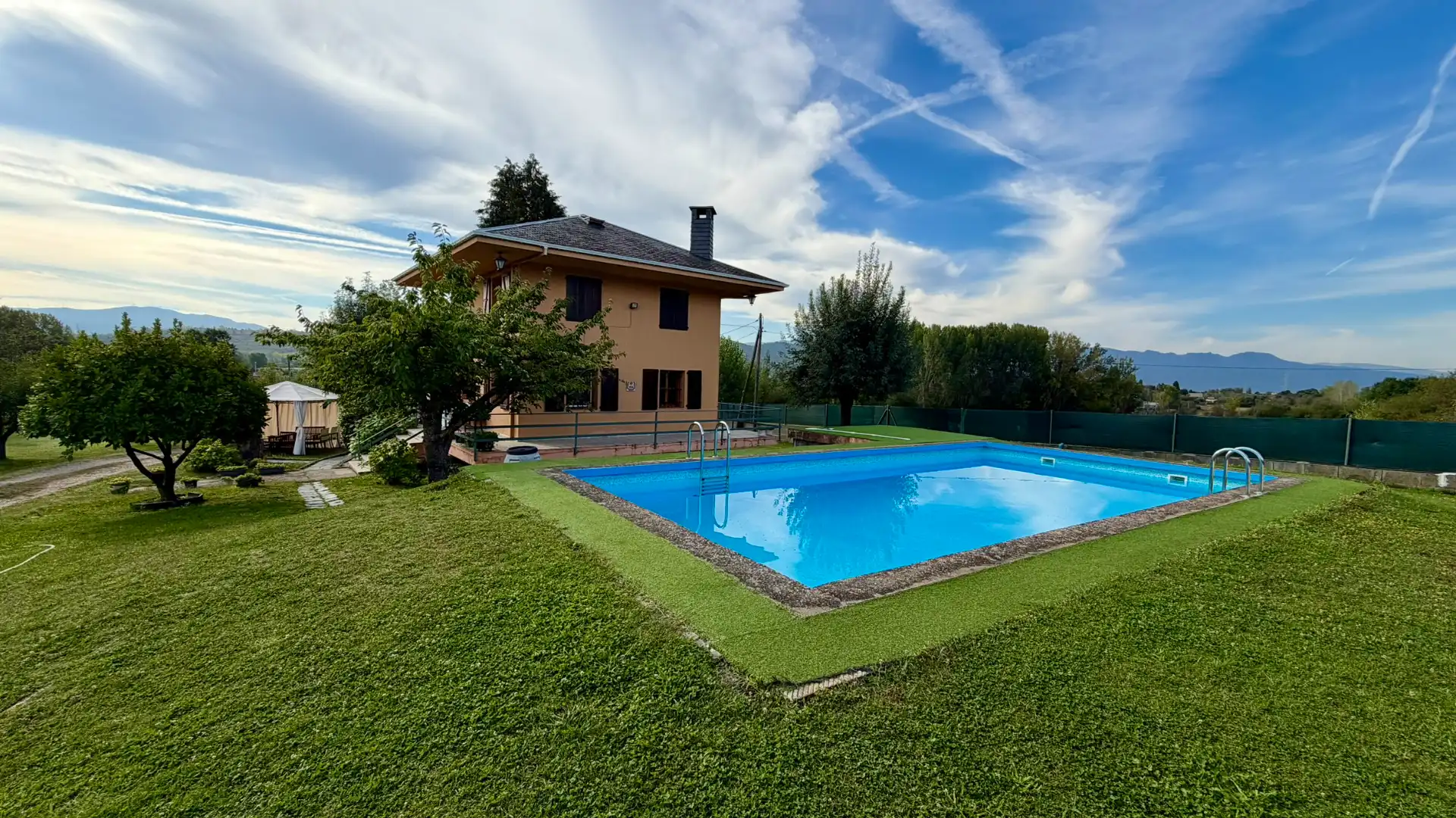 Casa amb piscina en venda a N/A