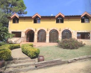 Vista exterior de Finca rústica en venda en Montcada i Reixac amb Jardí privat i Terrassa