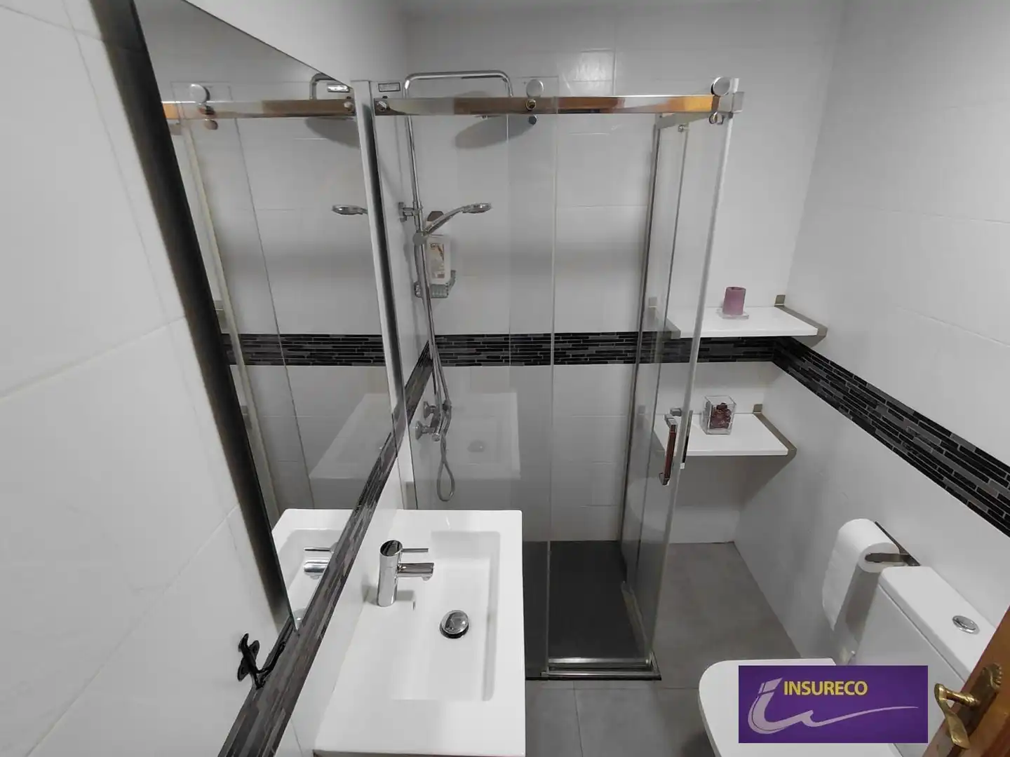 Badezimmer von Wohnung zur Miete in León Capital  mit Heizung, Terrasse und Abstellraum